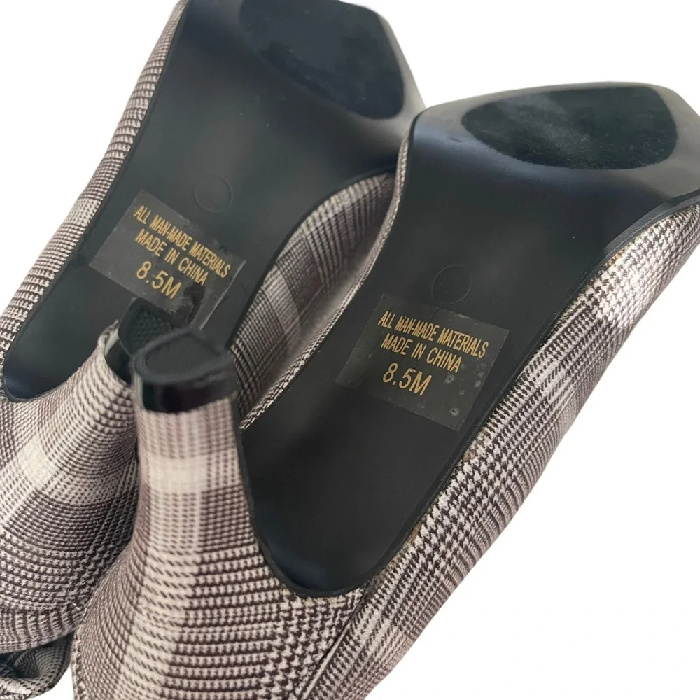 NWOT ANGEL STEPS Brown and Cream Plaid Fabric Pump Heels. Size 8.5